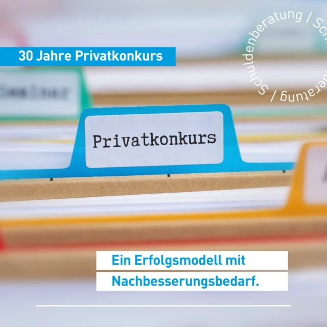 🎉 30 Jahre Privatkonkurs – ein Erfolgsmodell mit Nachbesserungsbedarf!
Seit 1995 hat der Privatkonkurs knapp 200.000 Menschen und ihren Familien geholfen, einen wirtschaftlichen Neuanfang zu schaffen. Die staatlich anerkannten Schuldenberatungen spielen dabei eine zentrale Rolle: Über 70 % aller Verfahren werden von uns abgewickelt. 💡

Doch es gibt Risiken:
2021 wurde die Entschuldungsdauer unter bestimmten Voraussetzungen auf 3 Jahre verkürzt. Diese Regelung läuft 2026 für Privatpersonen aus. Das würde Ungleichheit und Benachteiligung schaffen, besonders für Frauen.

👉 Unsere Forderung:
Die 3-jährige Entschuldung muss dauerhaft bleiben! Gerade in wirtschaftlich schweren Zeiten ist das sehr wichtig. Die künftige Bundesregierung muss sich dieses Themas annehmen.

📩 Mehr dazu: Link zu unserer Presseaussendung in Bio.

📷: Canva, asb/Christoph Kempter
#privatkonkurs #privatinsolvenz #schuldenregulierung #konkurs #insolvenz #entschuldung #schuldenfrei #restschuldbefreiung
#asb #finanzen #finanziellefreiheit #finanzbildung #finanzwissen #geldwissen #finanztipps #geldtipps #geld #geldfit #finanzfit #sparen #spartipps #schulden #schulden_AT #schuldenberatung #beratung